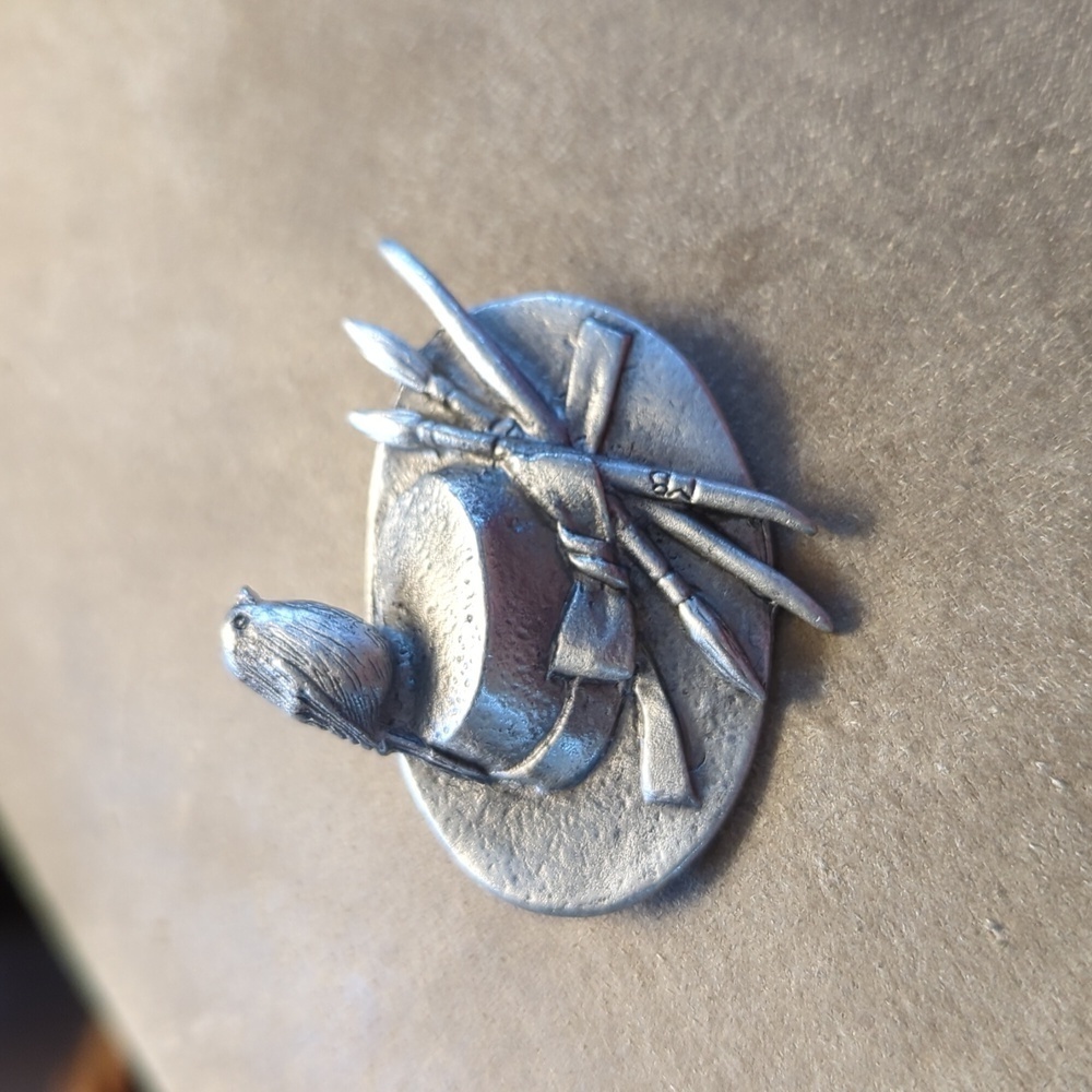 🐦 Marjalene Bastian Pewter Hat brooch pin artist bird paint brushes design
